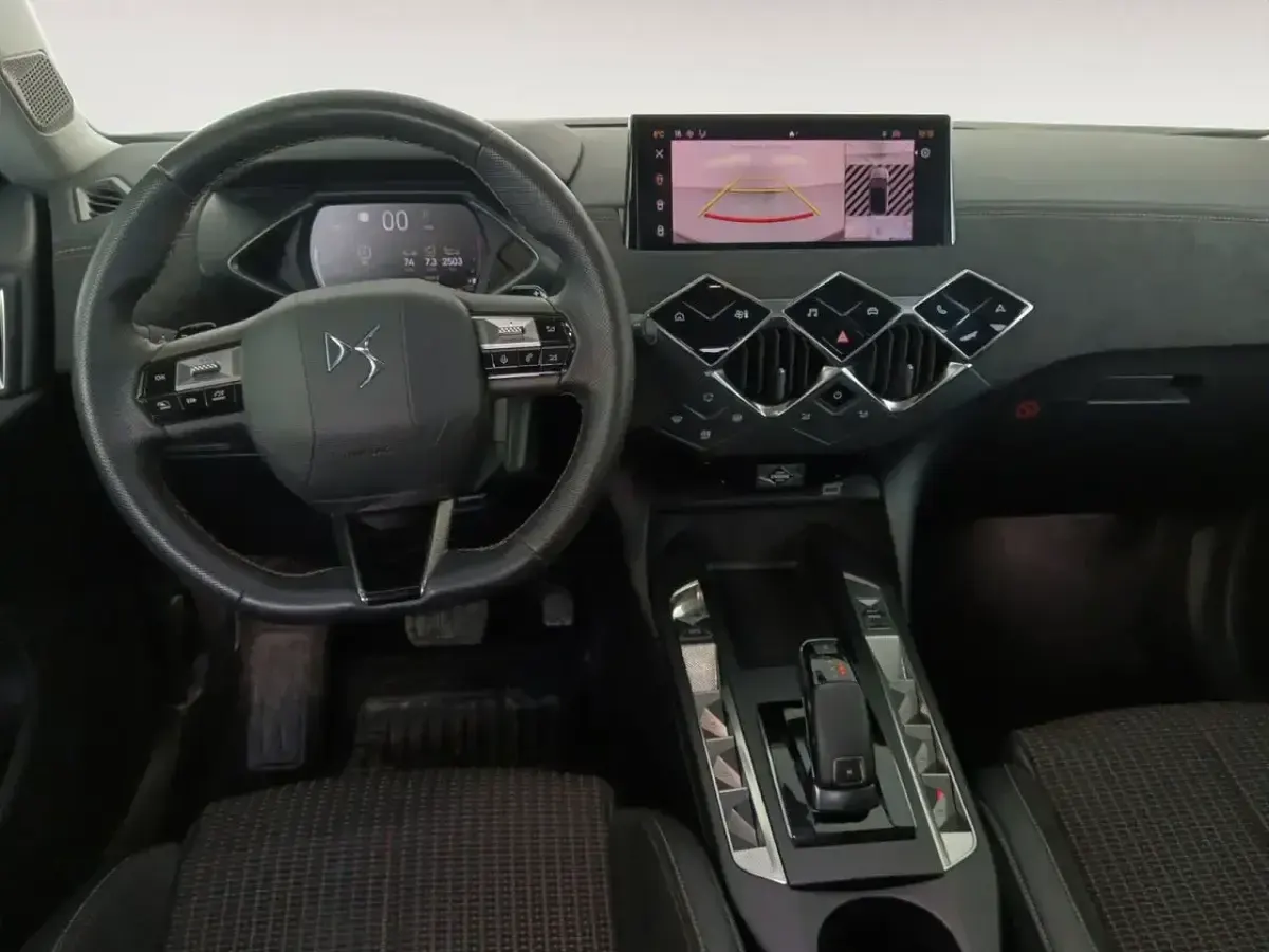 Usado DS Automobiles DS3 Crossback Performance 131 CV (96 kW) 2025 Gris SUV