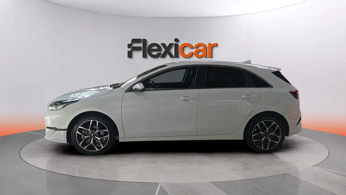 Usado Kia Ceed 136 CV (100 kW) 2023 Blanco Utilitario