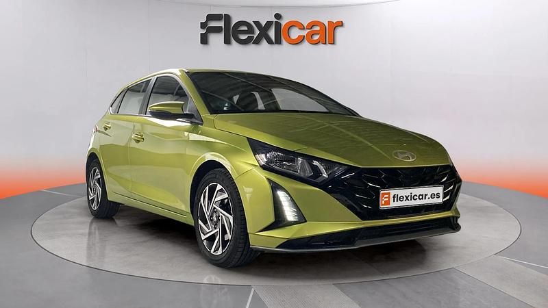 Usado Hyundai i20 101 CV (74 kW) 2024 Verde Utilitario