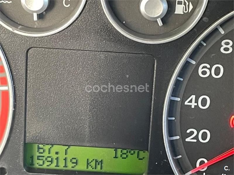 Usado Ford C-MAX Trend 109 CV (80 kW) 2005 Gris / plata Monovolumen