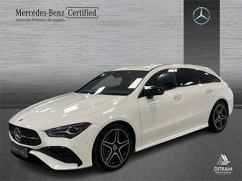 Usado Mercedes CLA200 Shooting Brake 150 CV (110 kW) 2024 Blanco polar Familiar