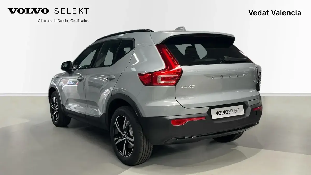 Uusi Volvo XC40 Plus 163 HP (119 kW) 2026 Otro Katumaasturi