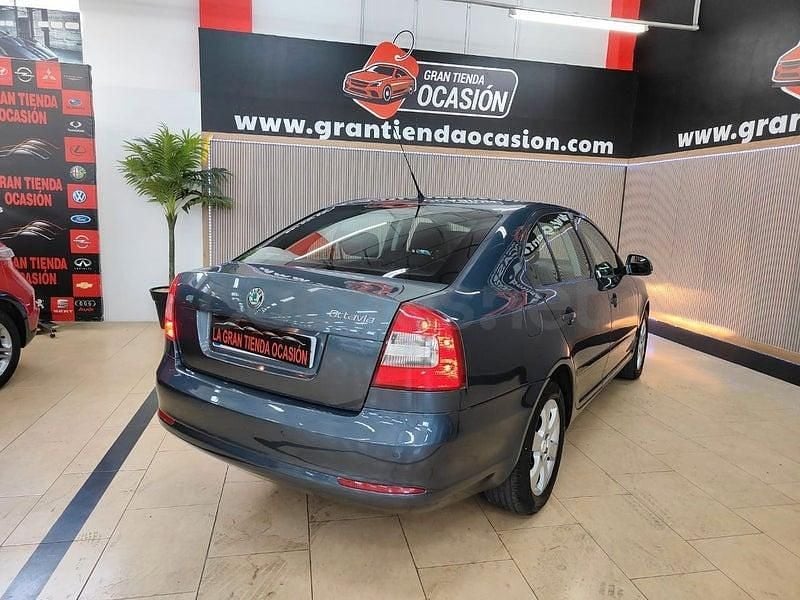 Usado Skoda Octavia 105 CV (77 kW) 2009 Gris / plata Berlina