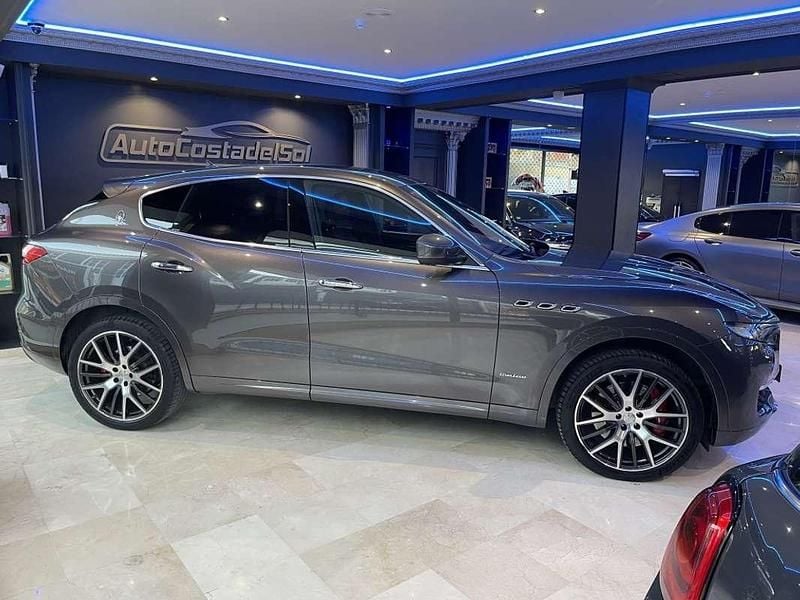 Usado Maserati Levante GranLusso 275 CV (202 kW) 2018 Gris SUV