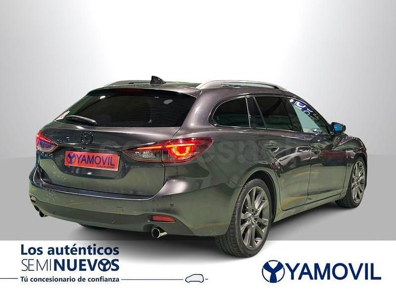 Usado Mazda 6 Luxury 175 CV (128 kW) 2018 Gris / plata Familiar