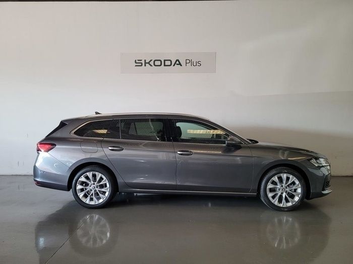Usado Skoda Superb Selection 150 CV (110 kW) 2024 Gris Familiar
