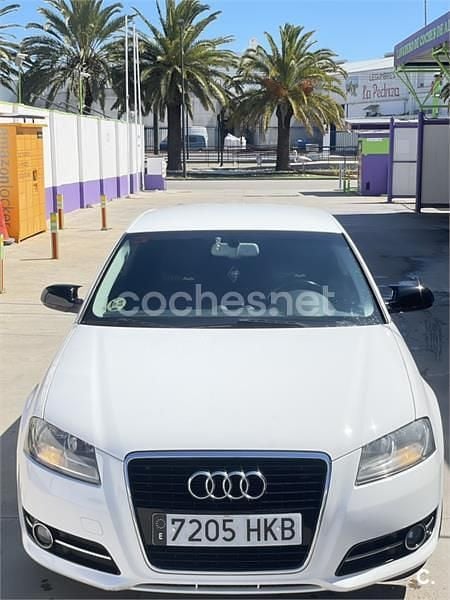 Usado Audi A3 Attraction 105 CV (77 kW) 2013 Blanco Berlina