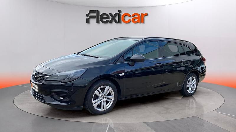 Usado Opel Astra Selective 145 CV (106 kW) 2020 Negro Familiar