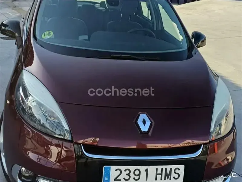 Usado Renault Scénic III Dynamique 130 CV (95 kW) 2012 Granate Monovolumen