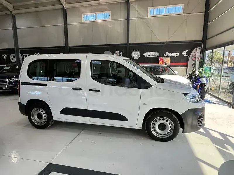 Usado Citroën Berlingo Live 102 CV (75 kW) 2020 Blanco Monovolumen