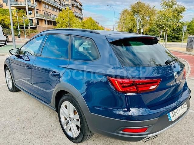 Usado Seat Leon 4Drive 150 CV (110 kW) 2019 Azul Familiar