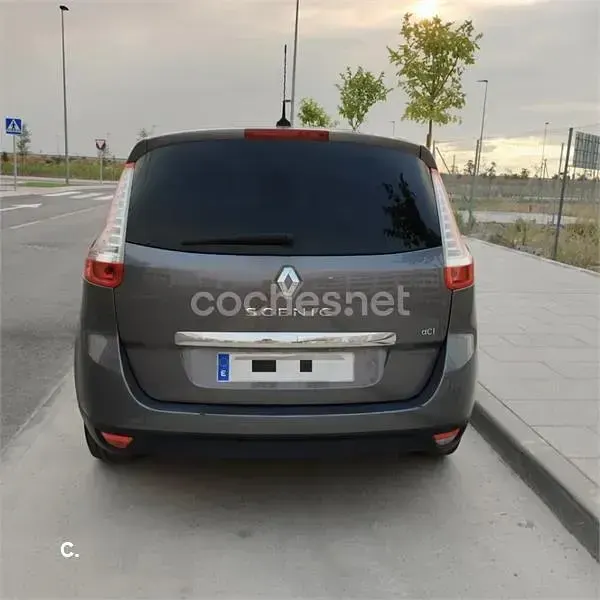 Usado Renault Grand Scénic III LIMITED 130 CV (95 kW) 2014 Gris / plata Monovolumen
