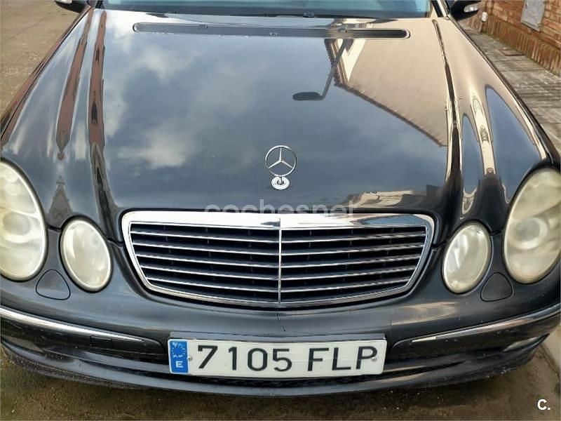 Usado Mercedes E270 Classic 170 CV (125 kW) 2003 Negro Berlina