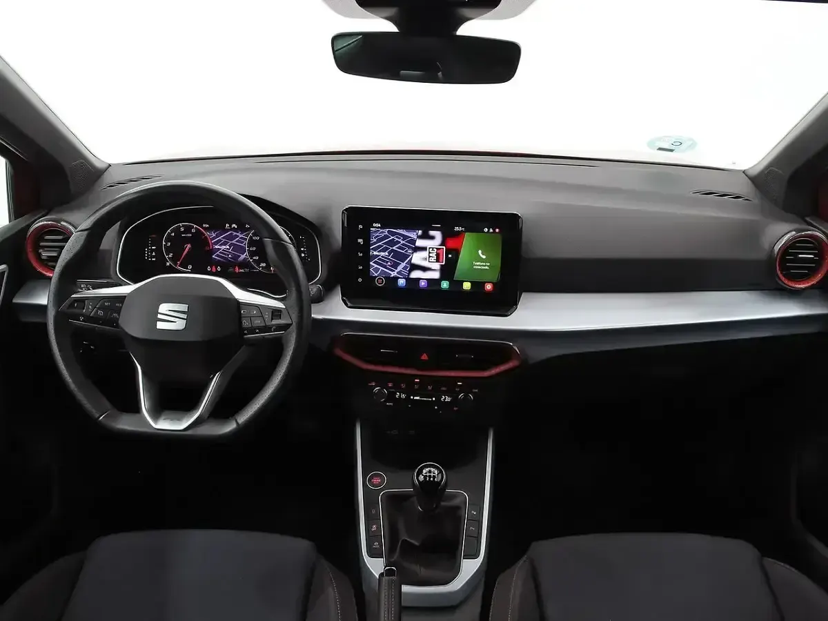 Usado Seat Arona FR 115 CV (84 kW) 2025 Negro SUV