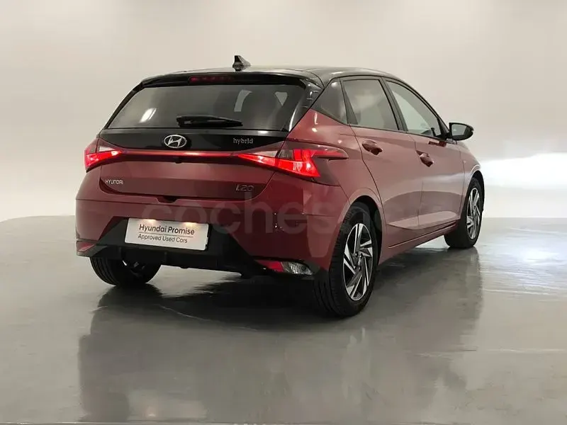 Usado Hyundai i20 100 CV (73 kW) 2022 Granate Utilitario