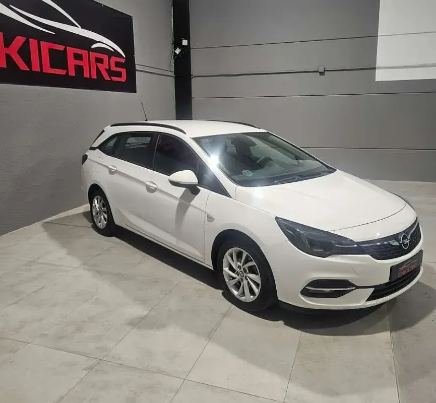 Usado Opel Astra Edition 105 CV (77 kW) 2020 Blanco Familiar