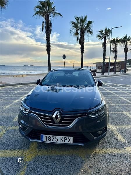Usado Renault Mégane IV Zen 140 CV (102 kW) 2018 Gris / plata Berlina