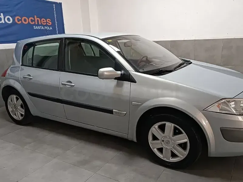 Usado Renault Mégane II Privilege 100 CV (73 kW) 2004 Gris / plata Berlina