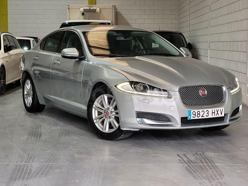 Usado Jaguar XF Premium Luxury 200 CV (147 kW) 2014 Gris / plata Berlina