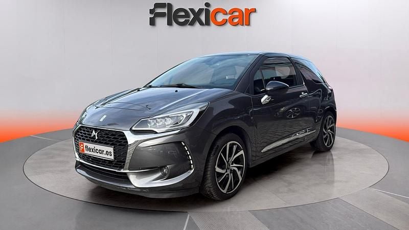 Usado DS Automobiles DS3 Style 110 CV (80 kW) 2018 Gris Berlina
