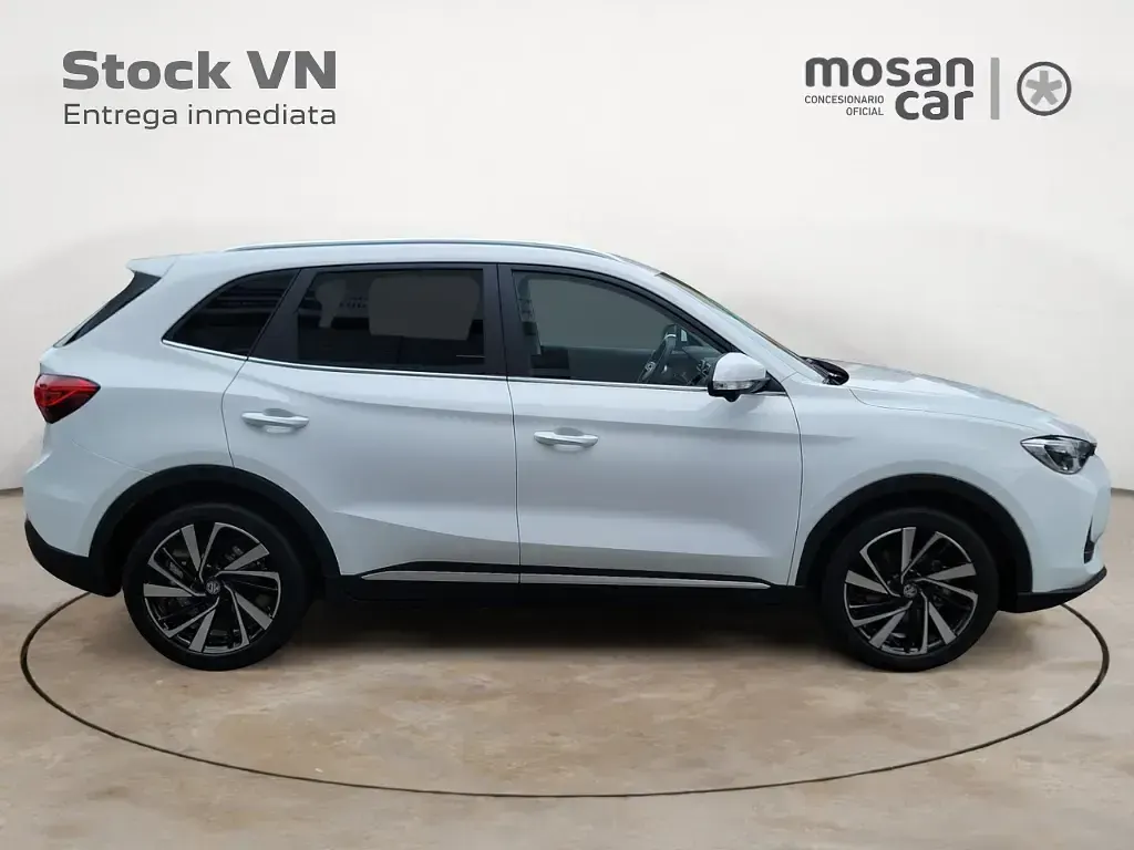 Nuevo MG ZS Luxury 2025 White dark SUV
