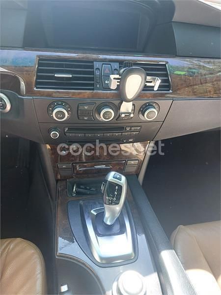 Usado BMW 530 231 CV (169 kW) 2007 Gris / plata Familiar
