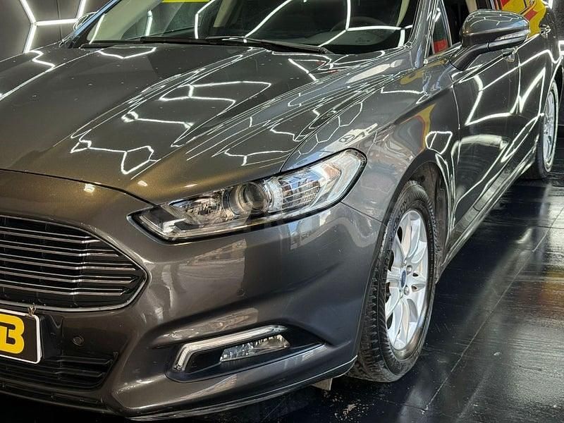 Usado Ford Mondeo Trend 120 CV (88 kW) 2016 Gris / plata Berlina