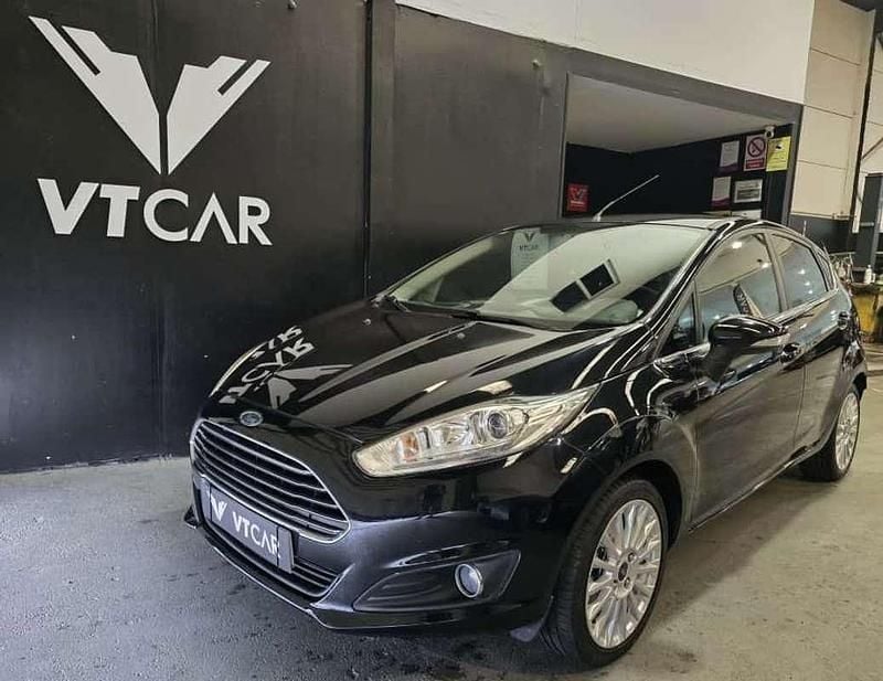 Negro Usado 2014 Ford Fiesta Titanium Utilitario | 7490 € (Precio justo) - Imagen 1/4