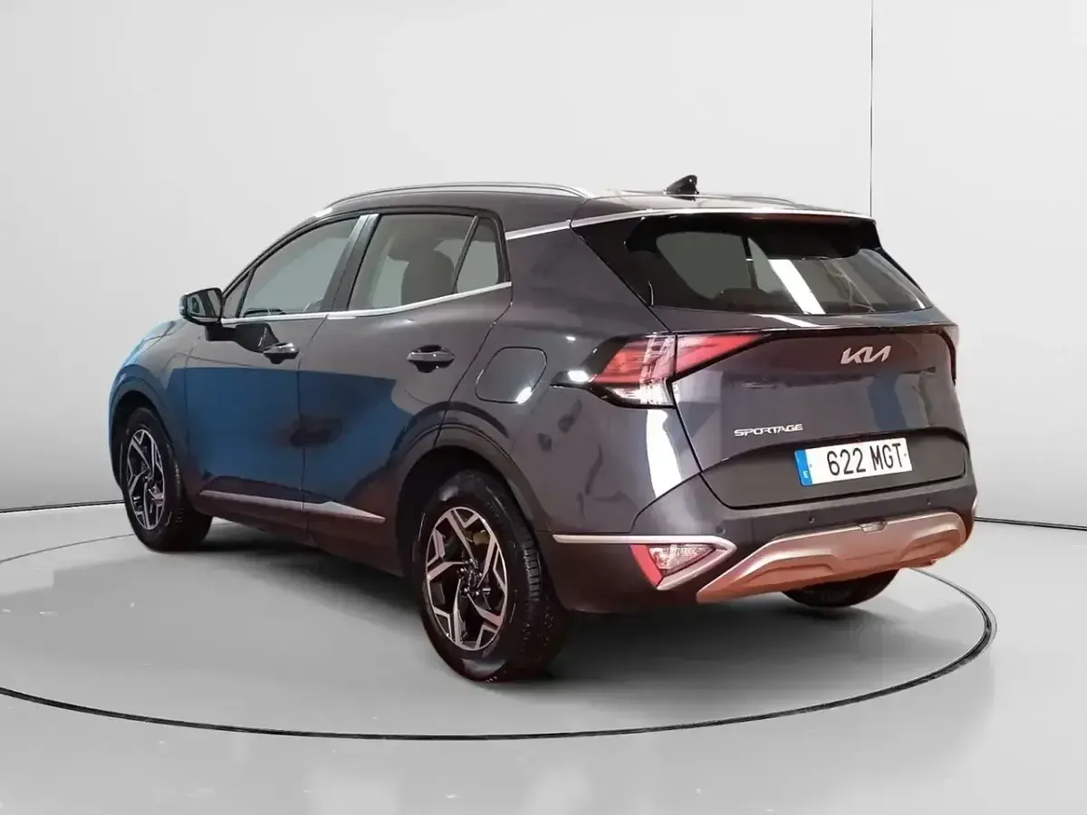 Usado Kia Sportage 150 CV (110 kW) 2023 Gris / plata SUV
