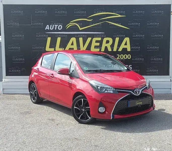 Usado Toyota Yaris 99 CV (72 kW) 2016 Rojo Berlina