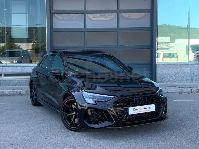 Usado Audi RS3 Ambiente 400 CV (294 kW) 2023 Negro Berlina