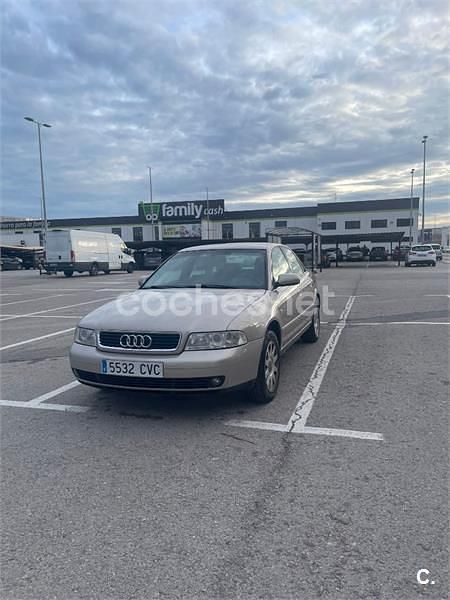 Beige Usado 2000 Audi A4 Berlina | 3200 € - Imagen 1/4