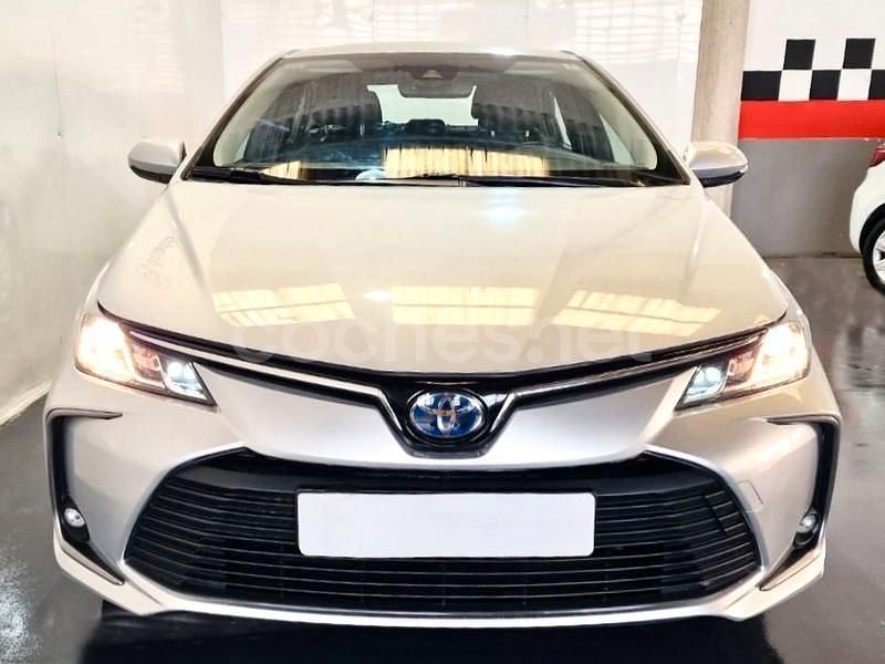 Gris / plata Usado 2020 Toyota Corolla Active Berlina | 19.990 € (Precio justo) - Imagen 1/4