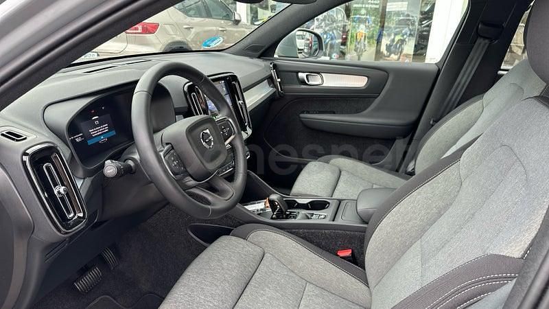 Usado Volvo XC40 Core 197 CV (144 kW) 2025 Gris / plata SUV