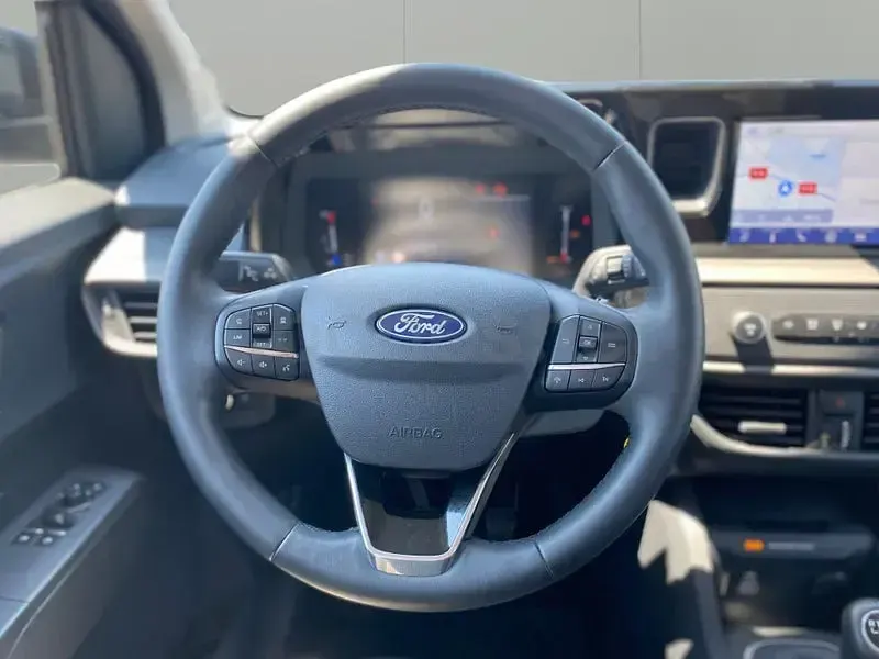 Usado Ford Tourneo Courier Trend 125 CV (91 kW) 2024 Gris / plata Monovolumen