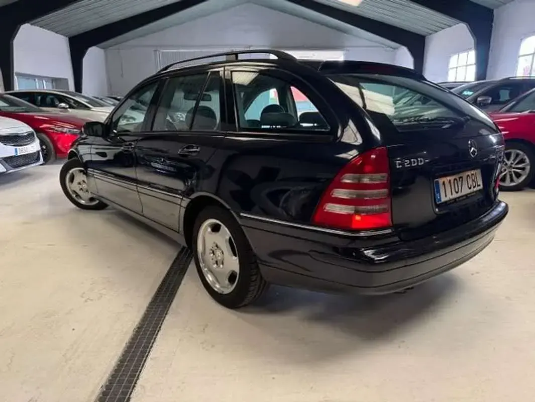 Usado Mercedes C180 Elegance 163 CV (119 kW) 2002 Azul Familiar
