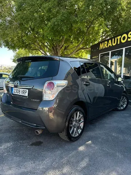 Usado Toyota Verso Active 126 CV (92 kW) 2013 Gris / plata Monovolumen