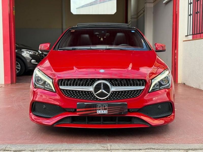 Usado Mercedes CLA220 Shooting Brake AMG line 177 CV (130 kW) 2017 Rojo Familiar