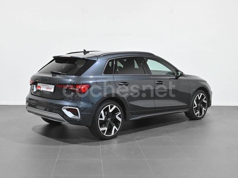 Usado Audi A3 Ambiente 150 CV (110 kW) 2025 Gris / plata Berlina