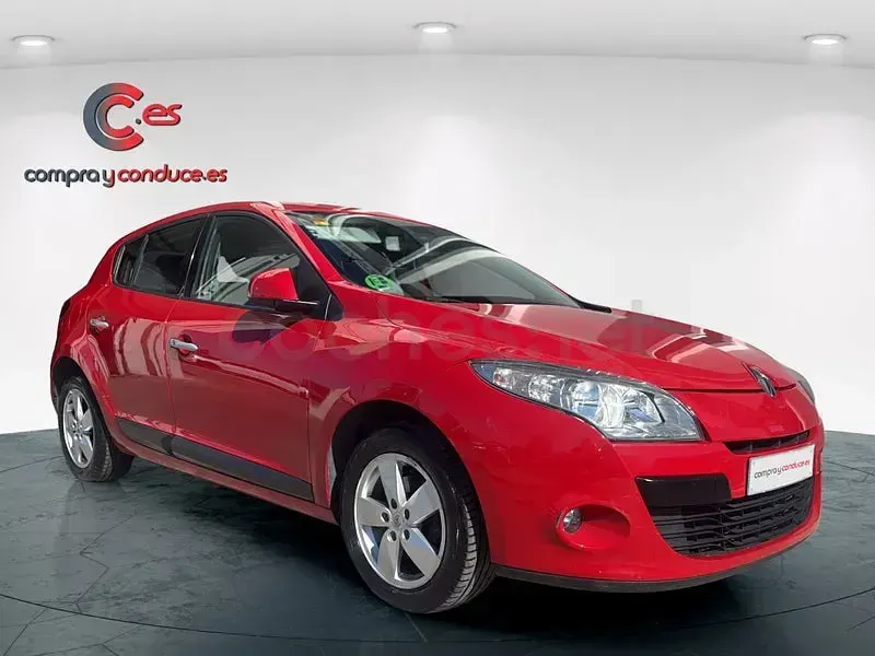 Usado Renault Mégane III Dynamique 110 CV (80 kW) 2009 Rojo Berlina