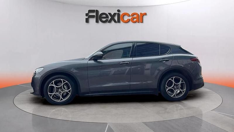 Usado Alfa Romeo Stelvio Competizione 160 CV (117 kW) 2022 Gris SUV