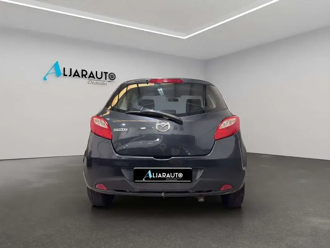 Usado Mazda 2 Active 75 CV (55 kW) 2008 Gris Utilitario