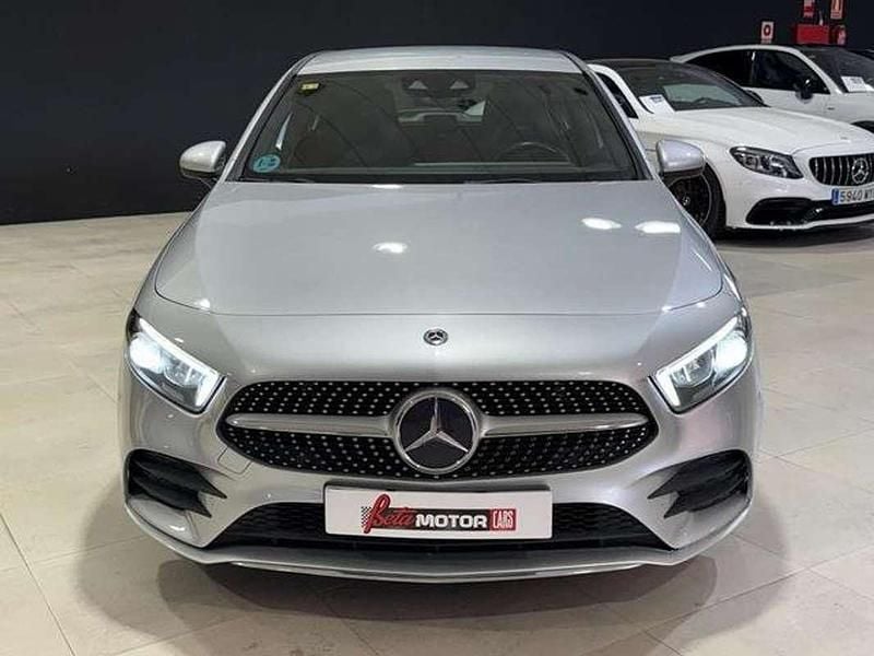 Usado Mercedes A180 116 CV (85 kW) 2019 Gris Utilitario