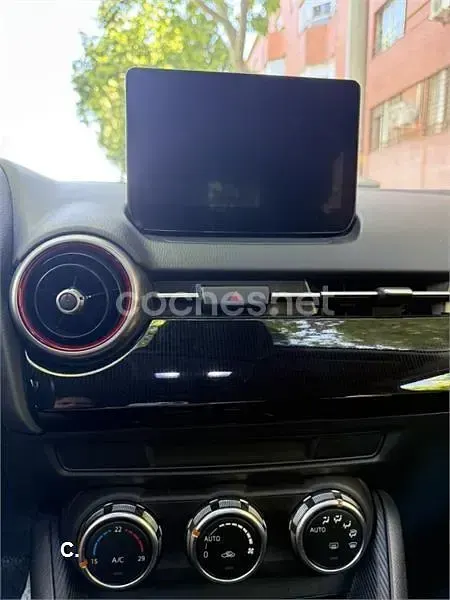 Usado Mazda 2 Homura-Line 90 CV (66 kW) 2022 Beige Berlina