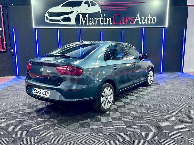 Usado Seat Toledo Reference 105 CV (77 kW) 2014 Gris / plata Berlina
