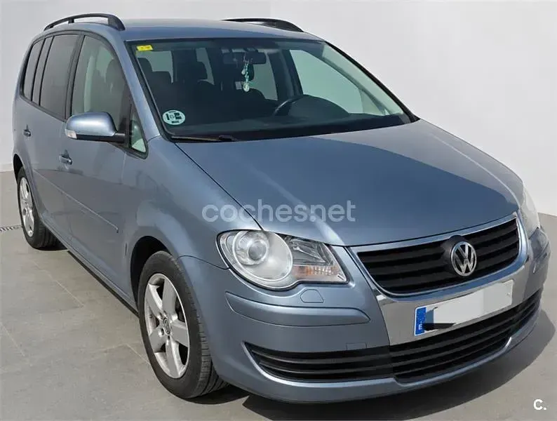 Usado VW Touran 140 CV (102 kW) 2008 Gris / plata Monovolumen