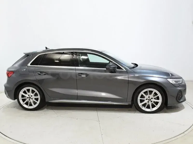 Usado Audi A3 S-Line 150 CV (110 kW) 2025 Gris / plata Berlina
