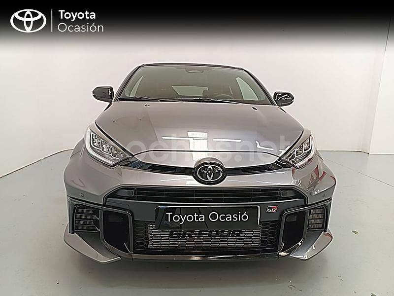 Usado Toyota Yaris 280 CV (205 kW) 2025 Gris / plata Berlina