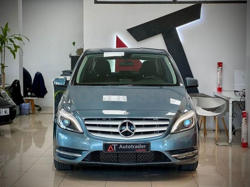 Usado Mercedes B180 109 CV (80 kW) 2014 Azul Monovolumen