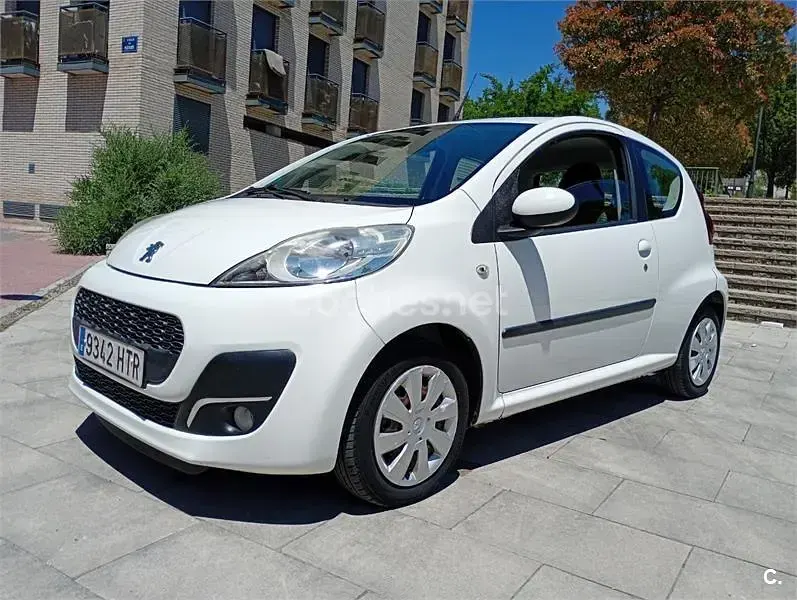 Usado Peugeot 107 Active 68 CV (50 kW) 2013 Blanco Utilitario